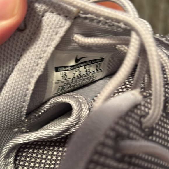 Nike - Picture 4 of 4